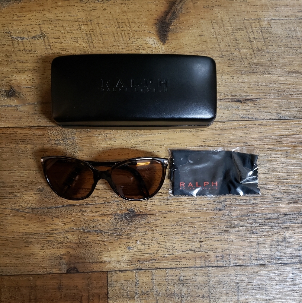 Ralph Lauren Womens Tortoise Shell Sunglasses  With Cleaning Cloth & Case